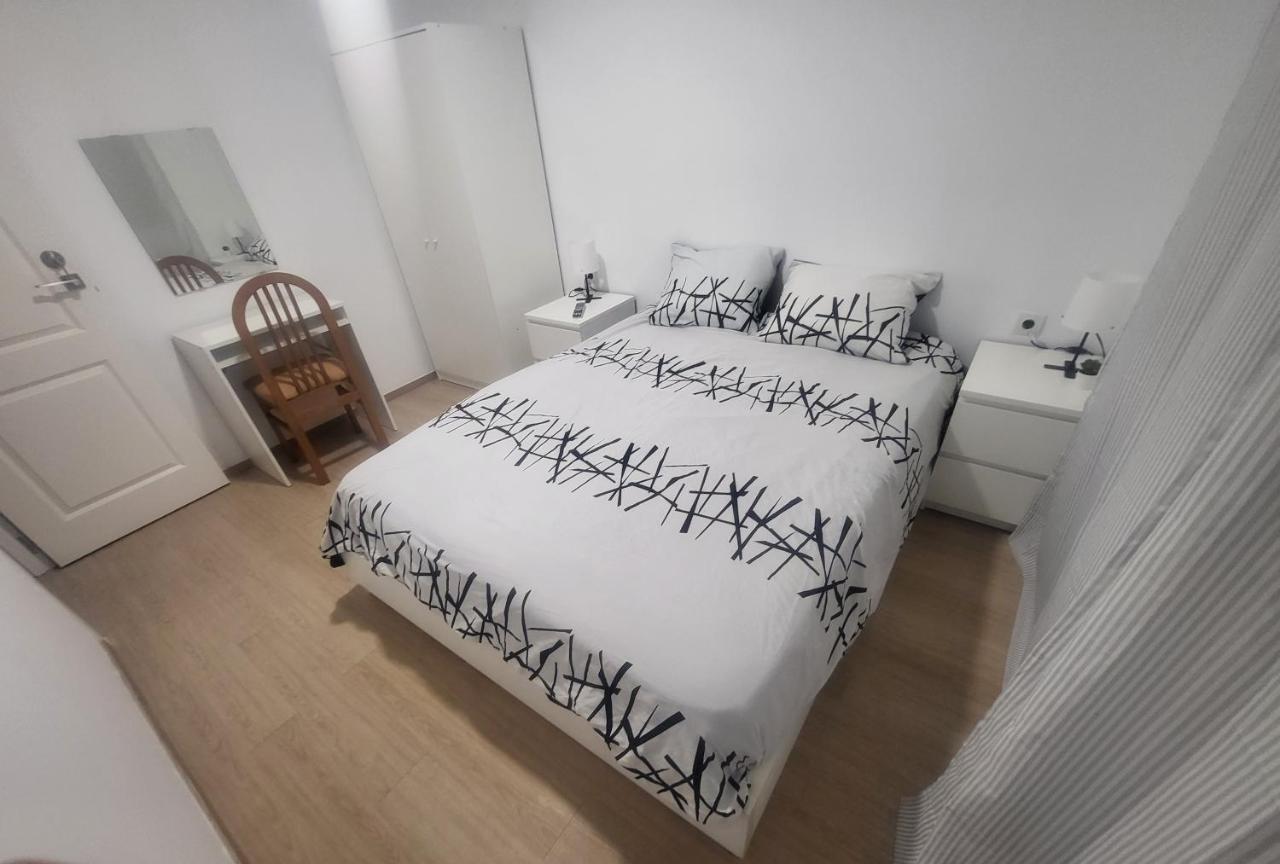 Habitaciones Con Bano Compartido En Bonito Apartamento En Бадалона Екстериор снимка
